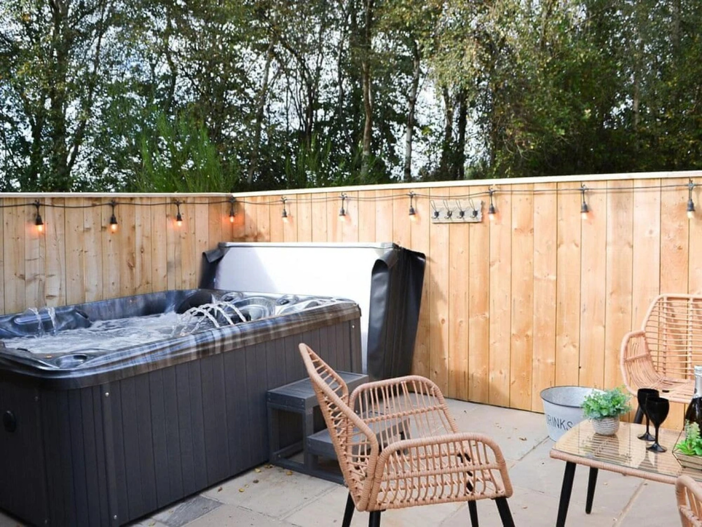Remarkable 2-bed Lodge in Morpeth With Hot Tub