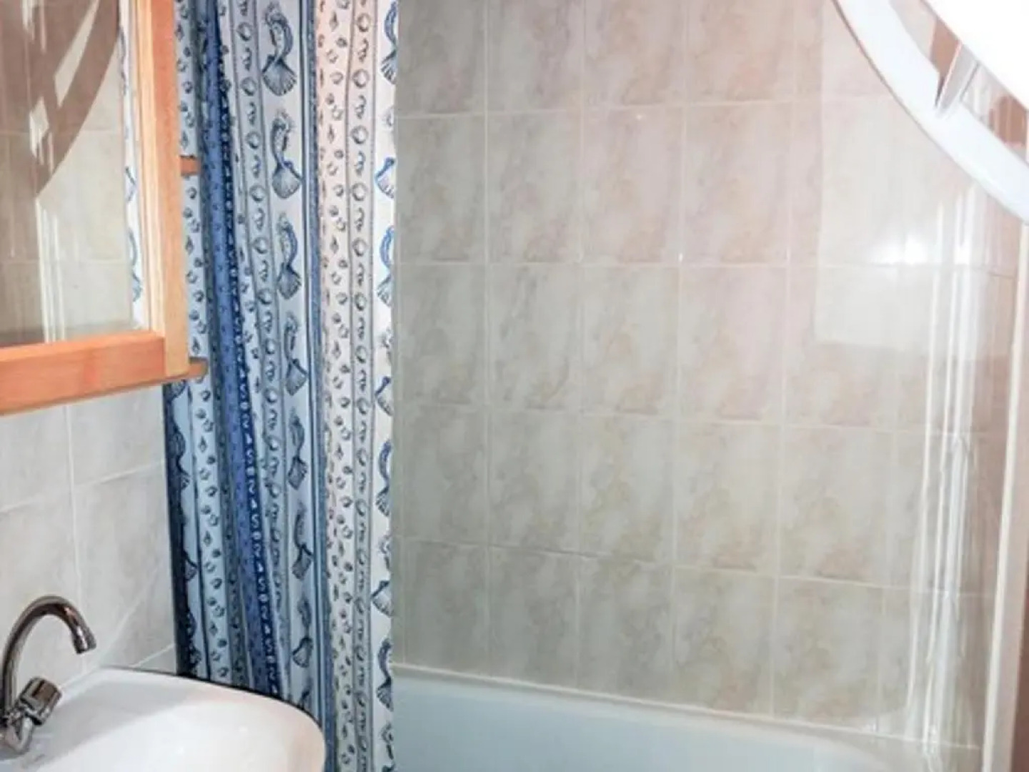 Appartement Le Biot, 2 pièces, 6 personnes - FR-1-573-104