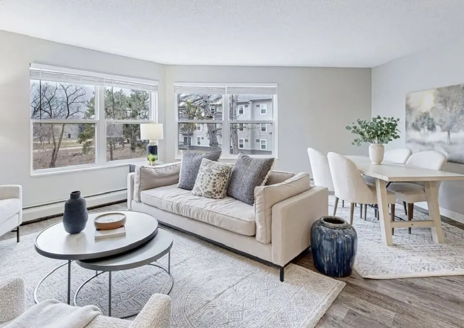 Glamorous 2B2BA with patio views and gym