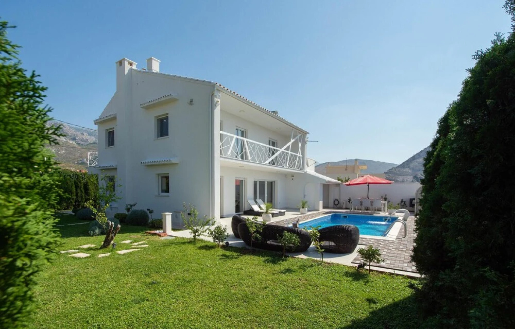 Beautiful Home in Zrnovnica With Sauna, Wifi and Outdoor Swimming Pool