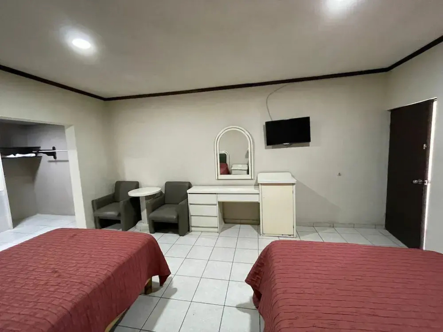 Kavia Meoqui Hotel & Suites