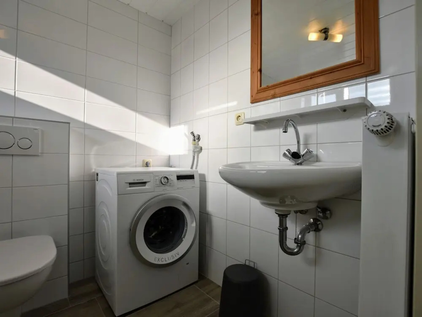 Modern Holiday Home With a Luxury Walk-in Shower and Enclosed Private Garden in Putten