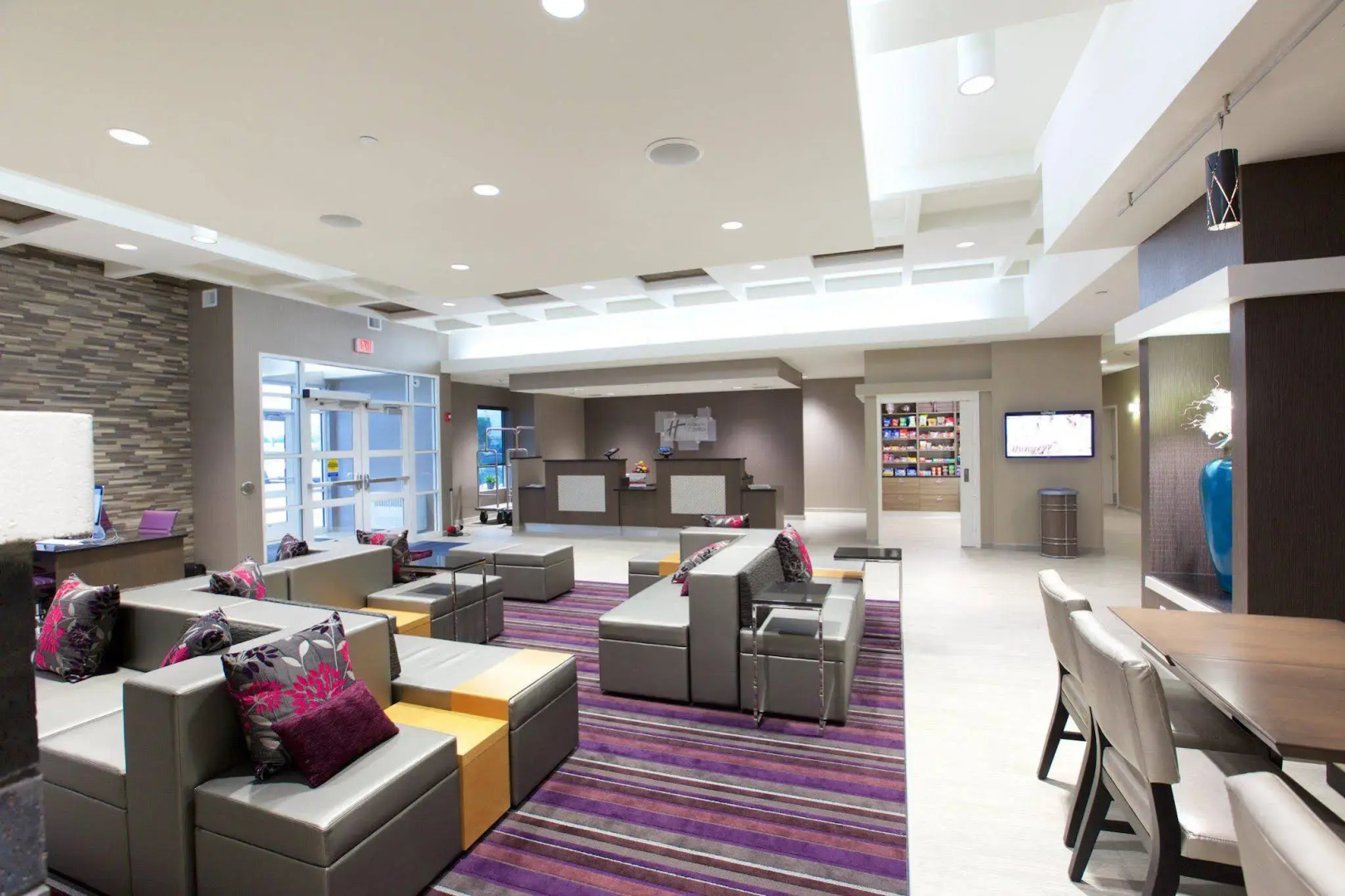 Holiday Inn Express Fargo SW - I-94 Medical Center by IHG