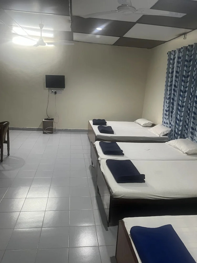 Pops Hotel and Restaurant