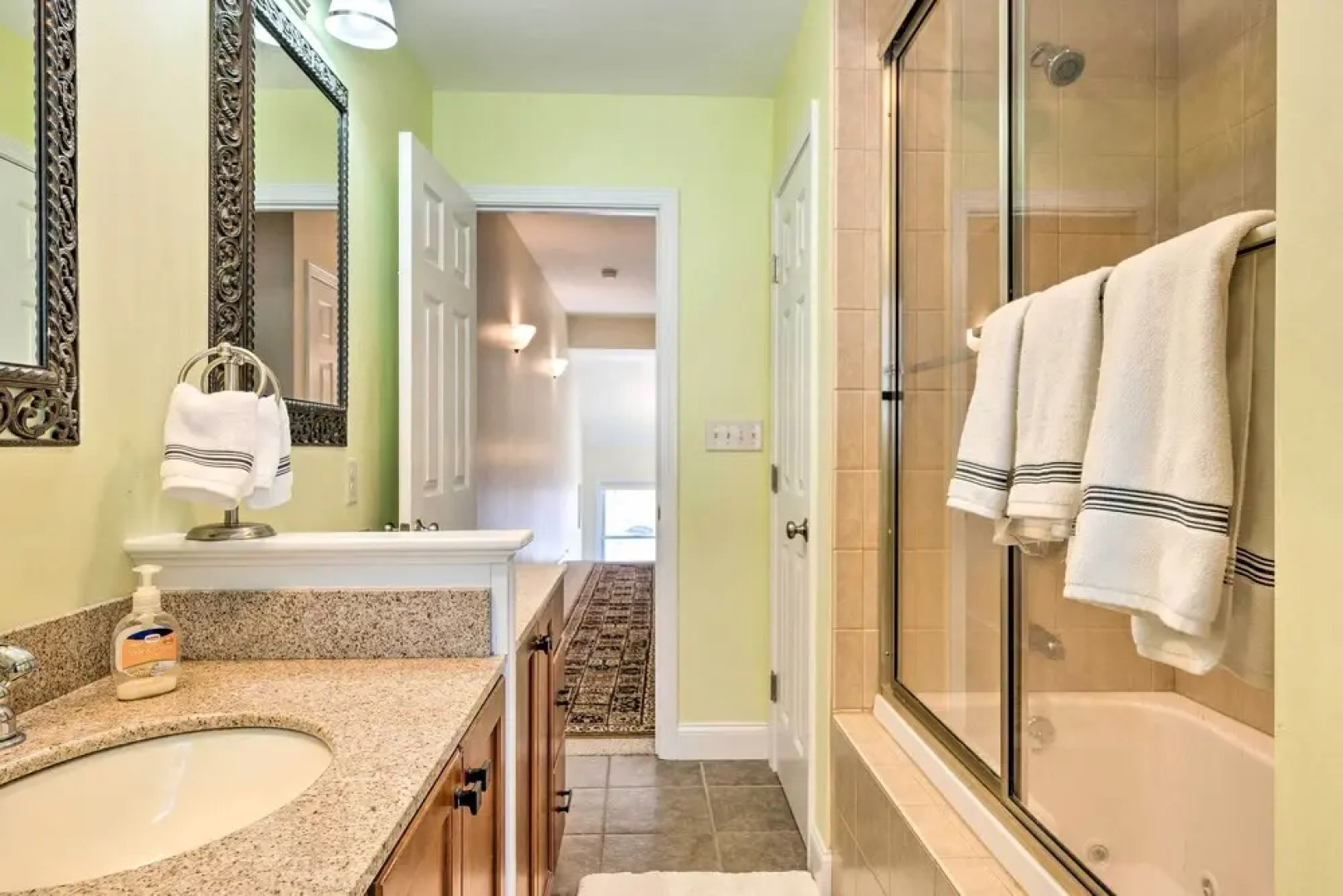 Bethel Townhome: 8 Mi to Sunday River Resort!