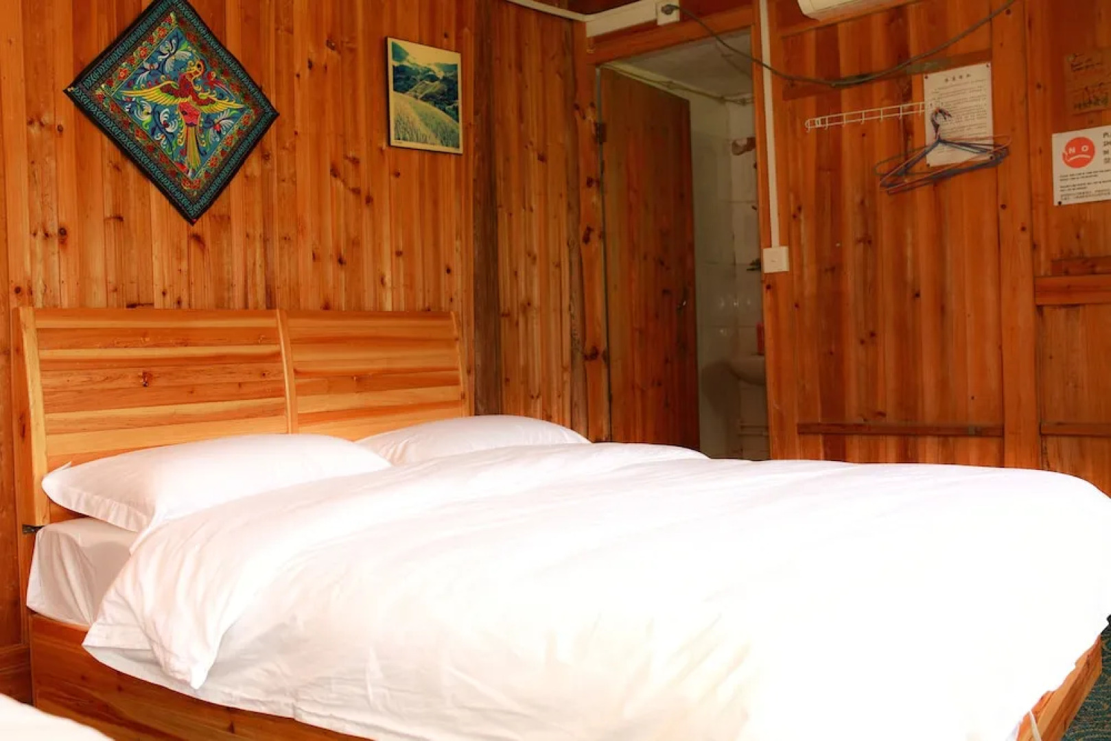 Dragon's Den Hostel in Longji Rice Terraces