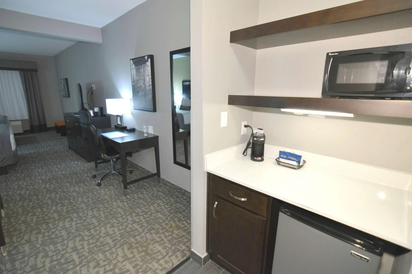 Best Western Plus Bay City Inn & Suites