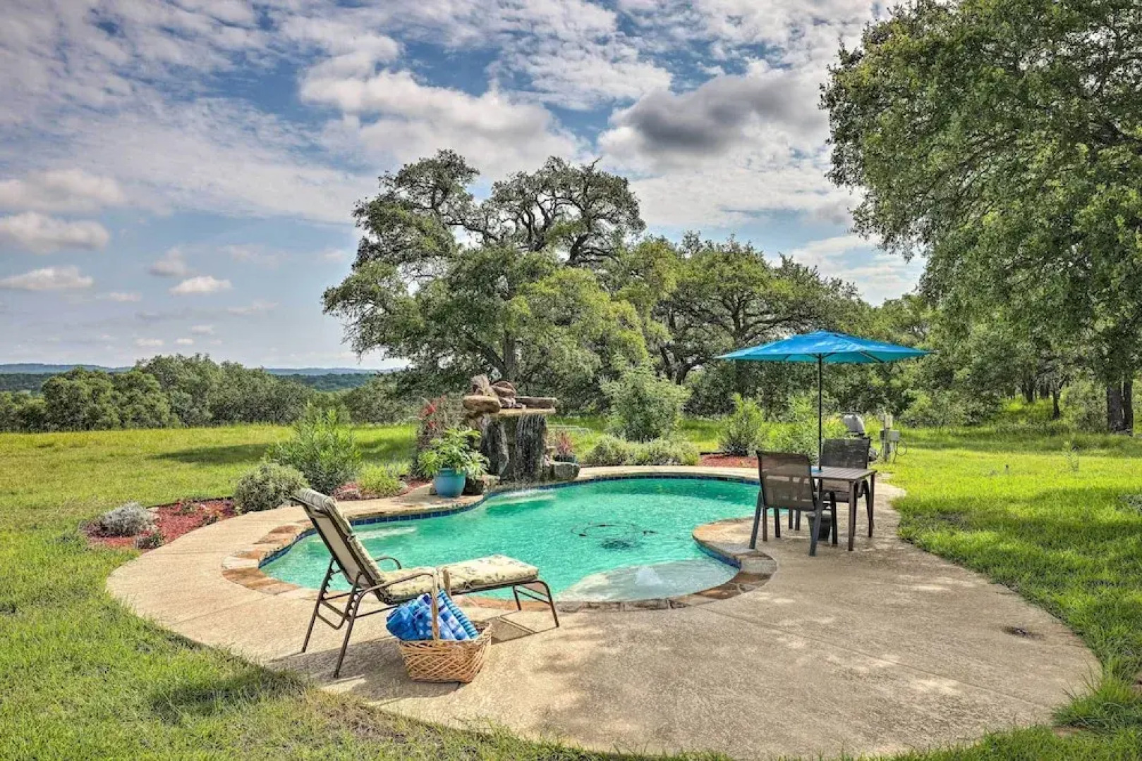Extravagant 4,500 Sq Ft Home in Hill Country!