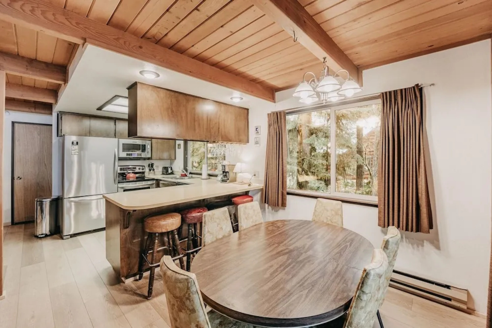 35sl - Air Conditioning - Pets Ok - Fireplace - Sleeps 6 3 Bedroom Home by RedAwning