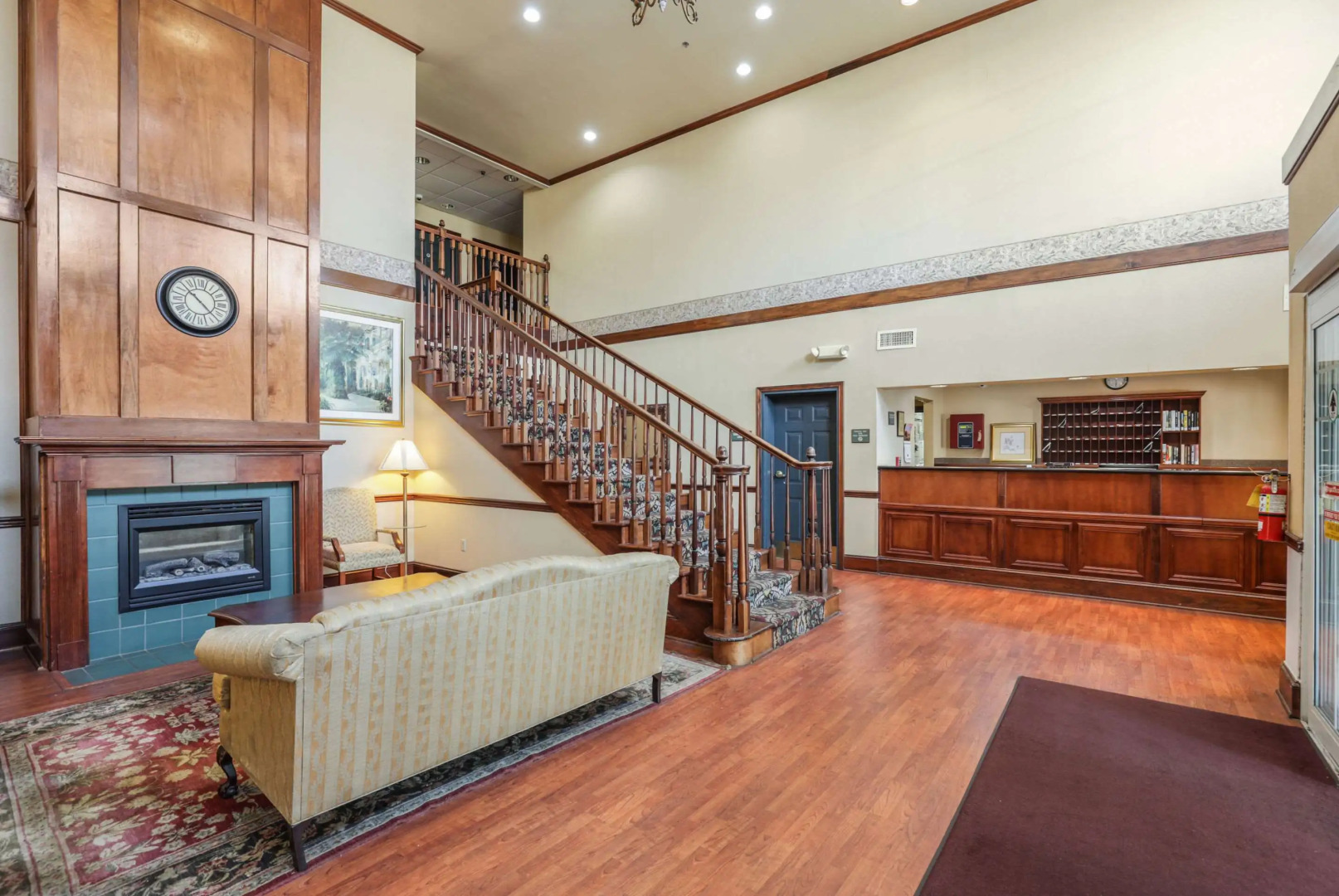 Econo Lodge Inn and Suites