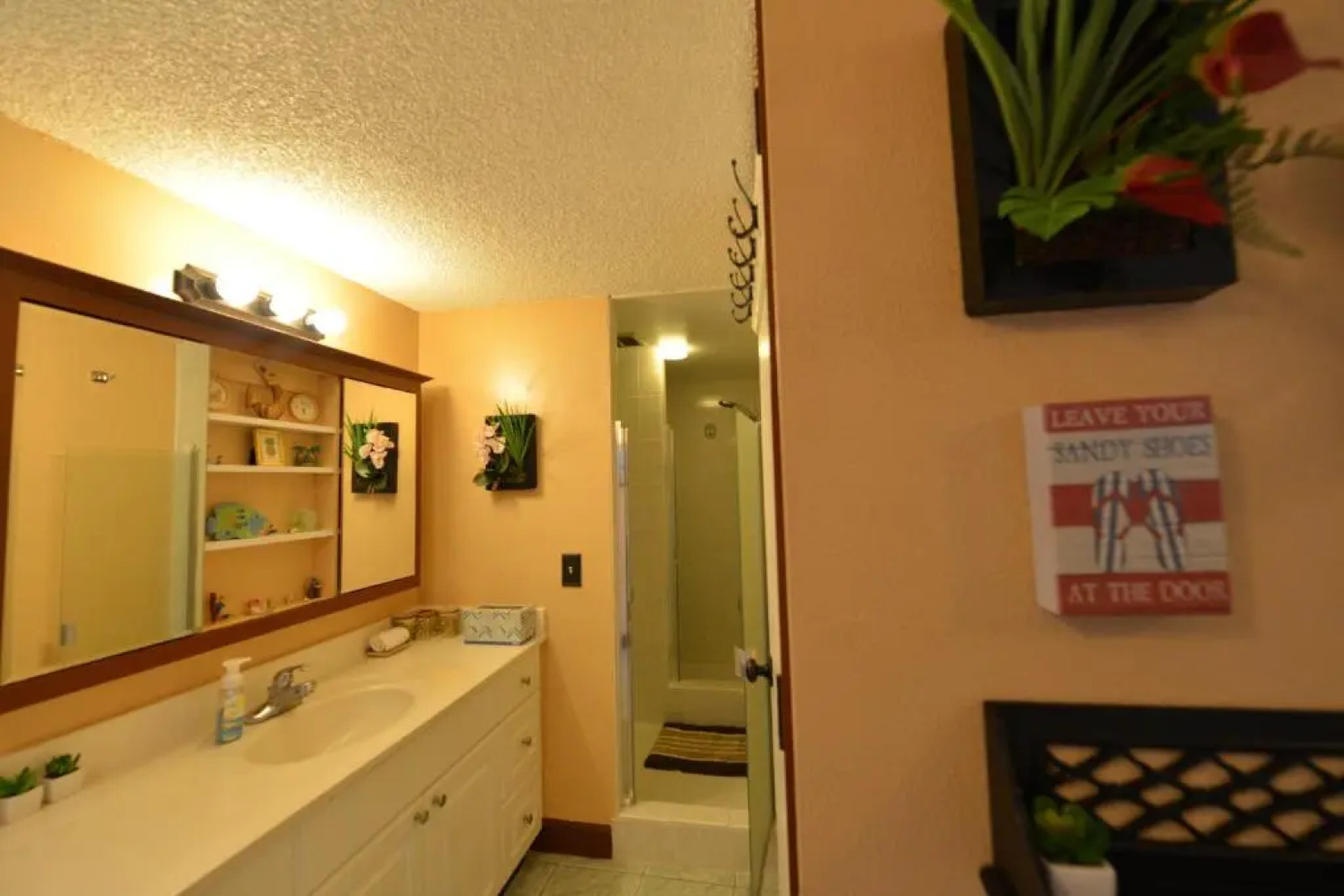 Jenny's Pineapple Cottage