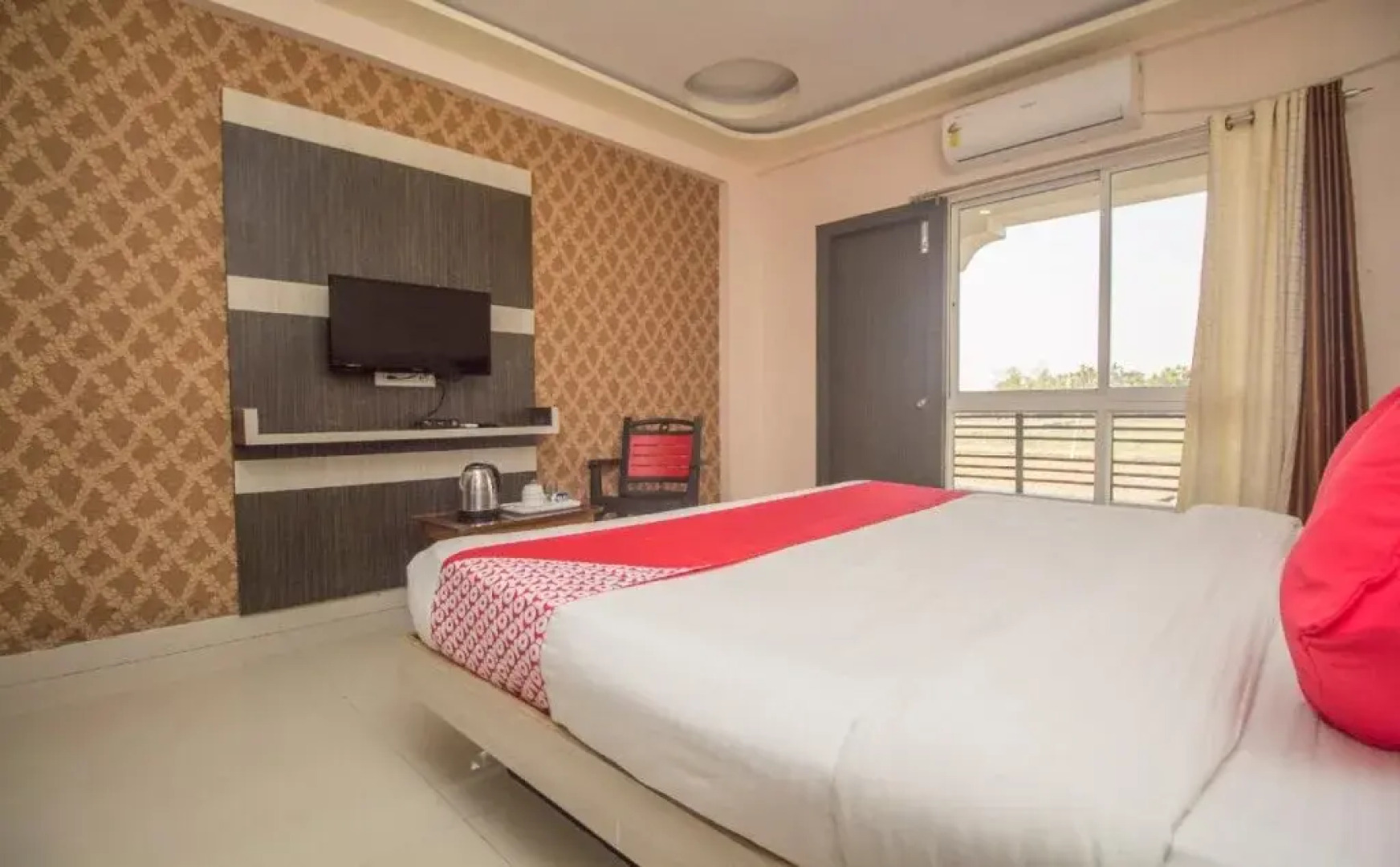 Hotel Debrani International