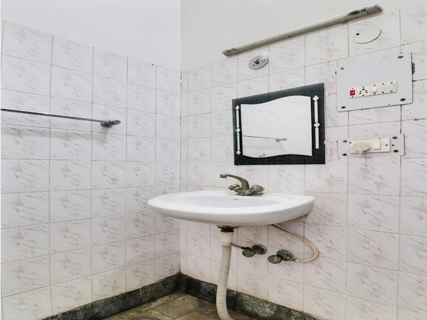 SPOT ON 42133 Hanuman Bagh