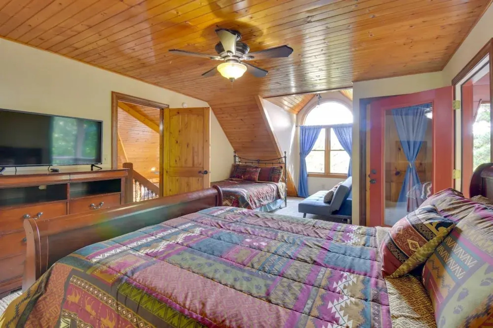 Hot Tub, Game Tables & Mtn Views: Ellijay Cabin