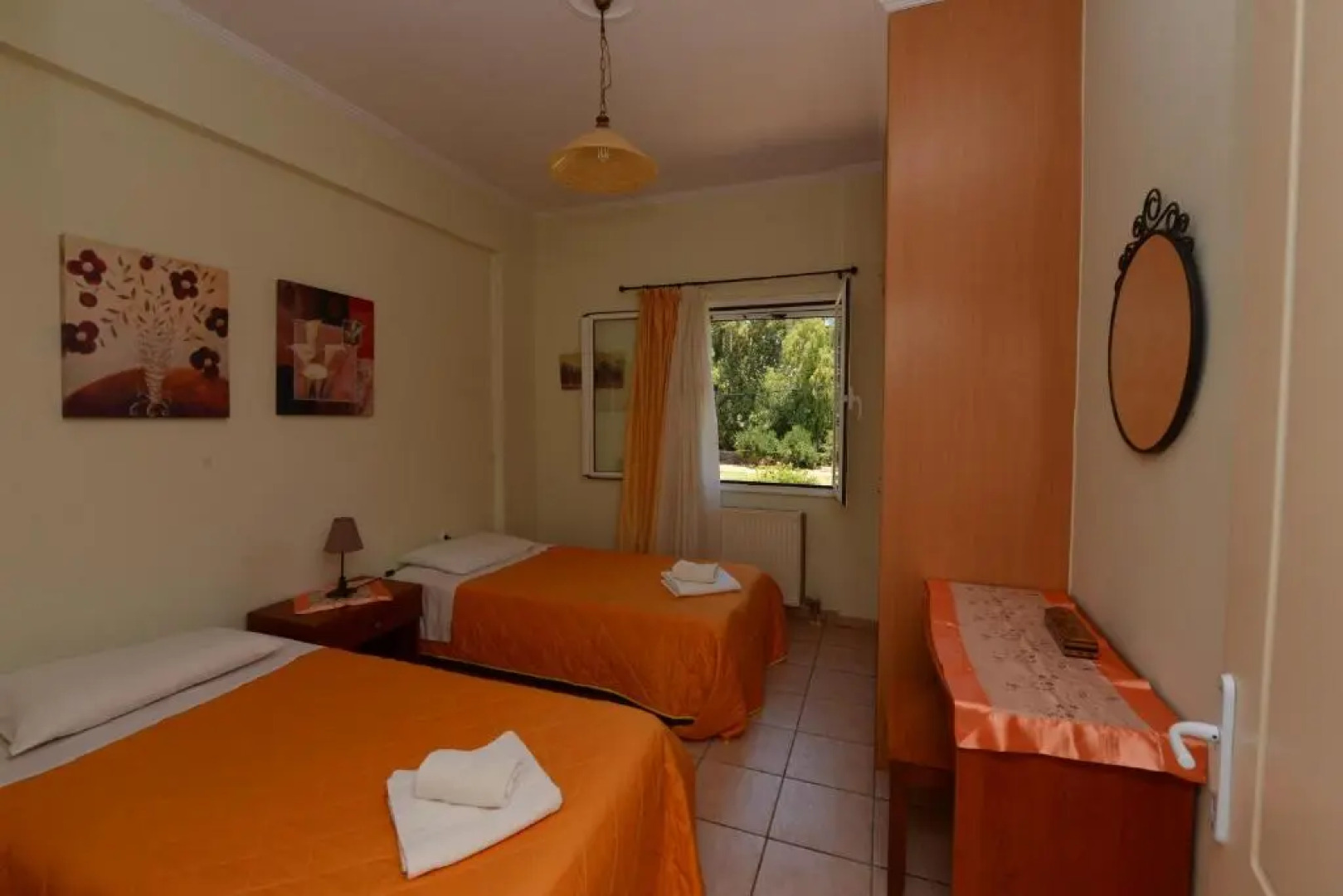 Roula's Studios & Apartment