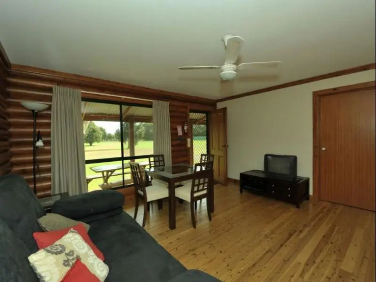 Western Ki Caravan Park Cabins