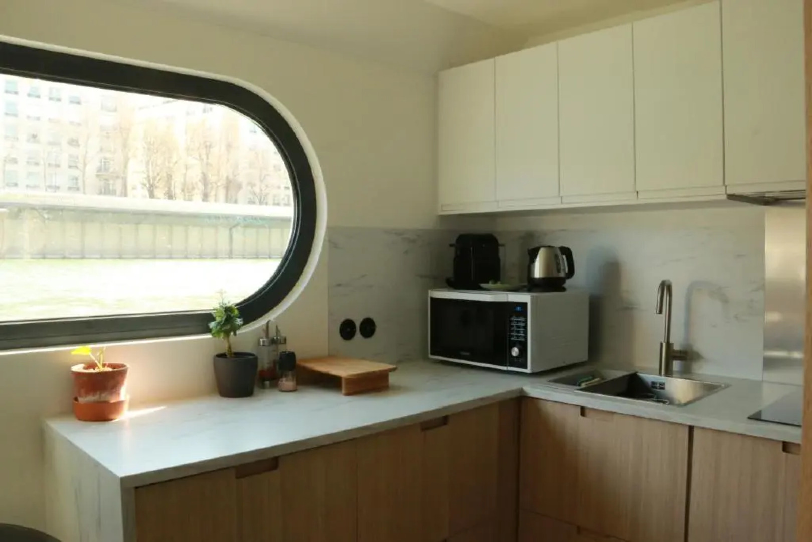 Studio très cosy - indépendant dans une péniche - Paris 16