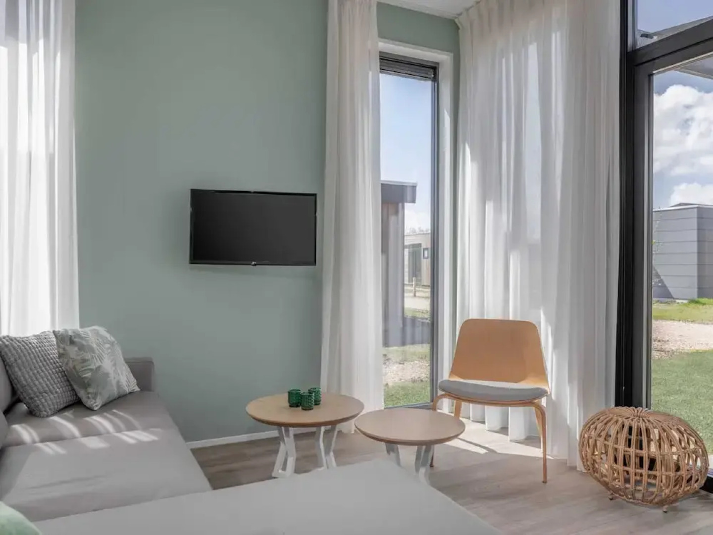 Comfy Lodge with Microwave near Markermeer