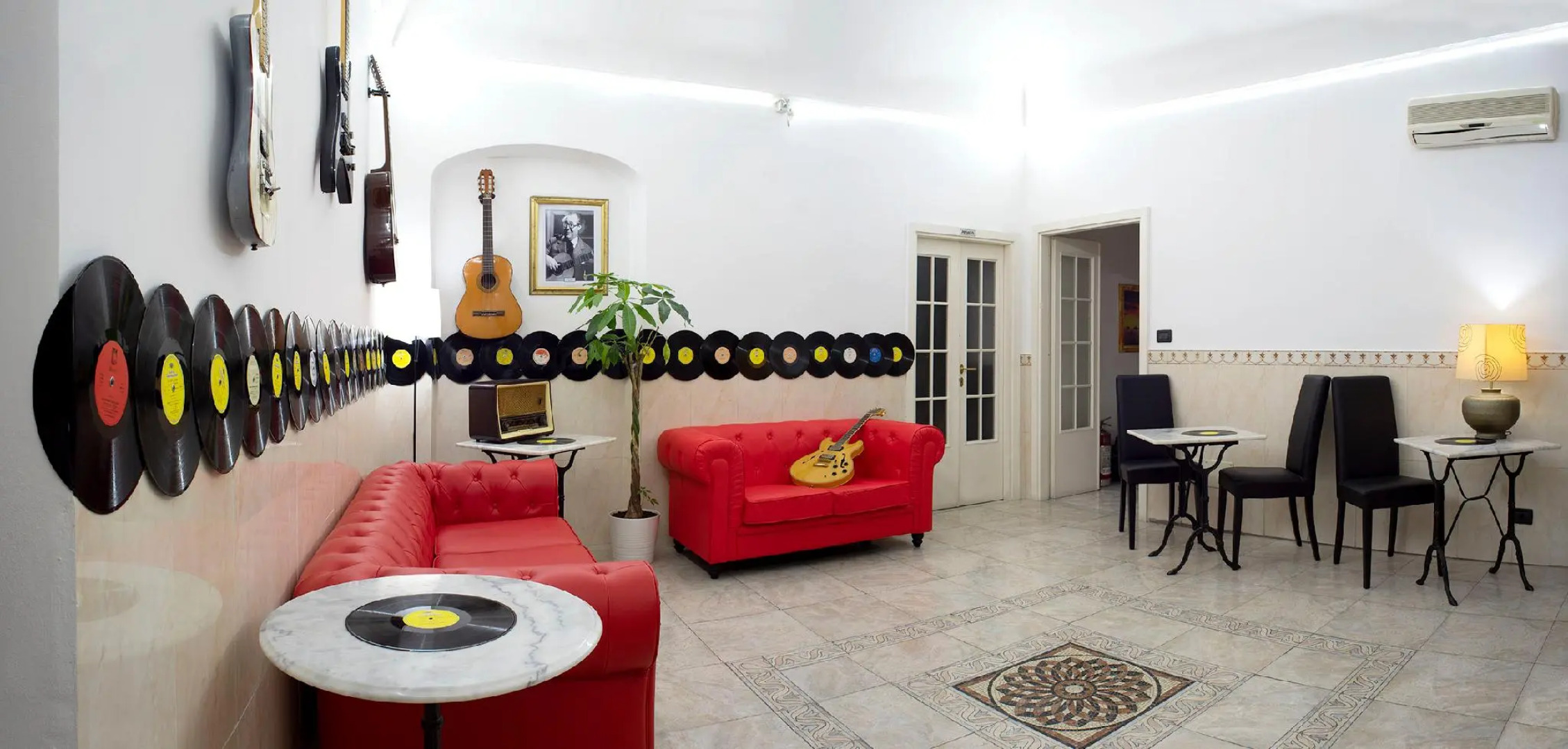 Red And Blues Music Hotel Genova