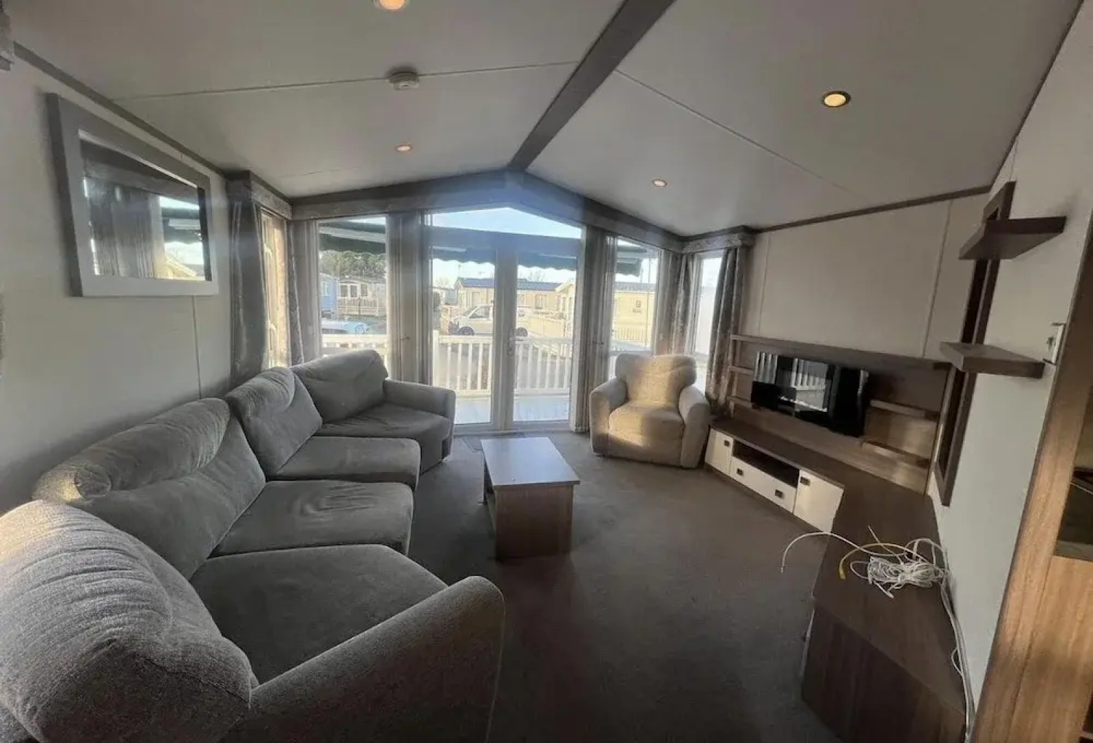 2 bed Platinum-sleeps 6-decking-free Parking