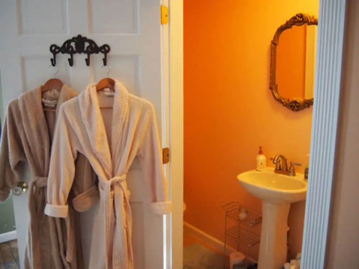 The Maid's Quarters Bed Breakfast & Tearoom