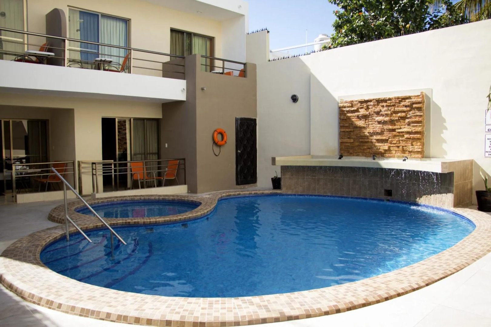 Hotel & Suites Domani