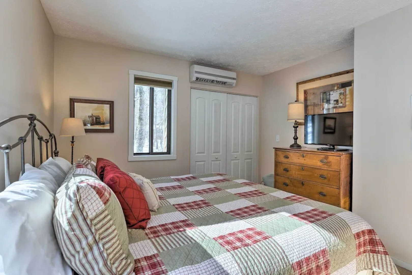 Bright Wintergreen Resort Home; Deck & Grill!