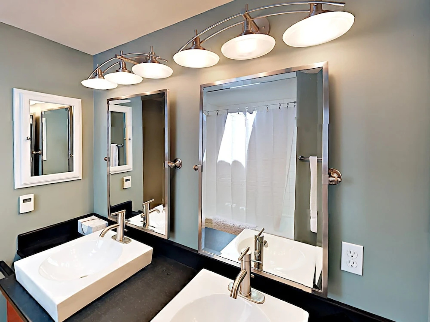 Fletcher 5551 - 3 Br home by RedAwning