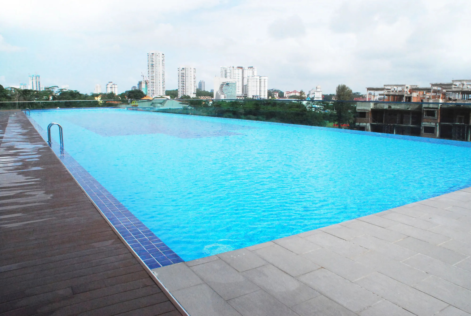 Paragon Serviced Suites @ Straits View