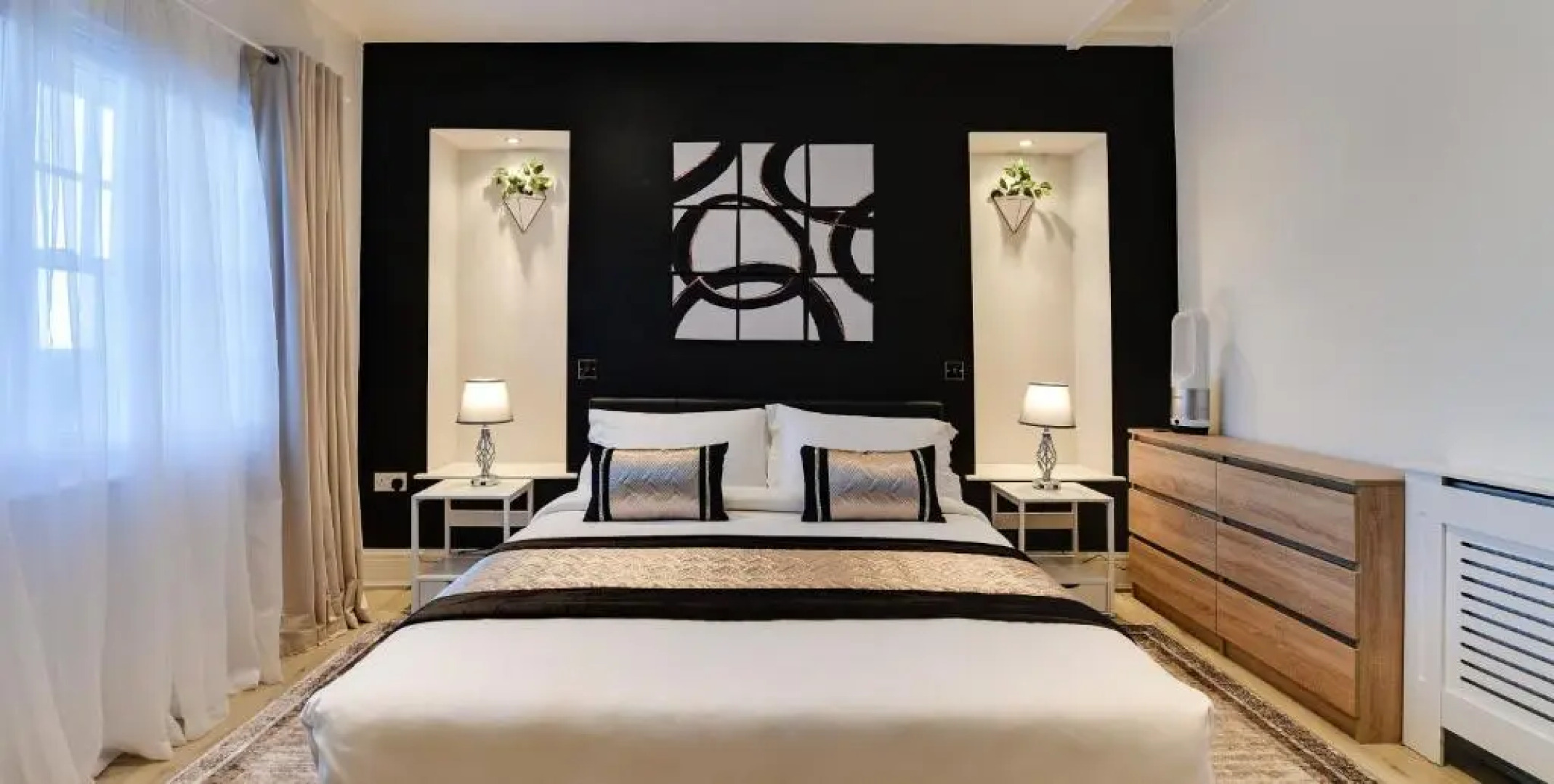 Wigan Central I 1 & 2 Bed Executive Apartments I Family Rooms I Private Balcony I Free Parking