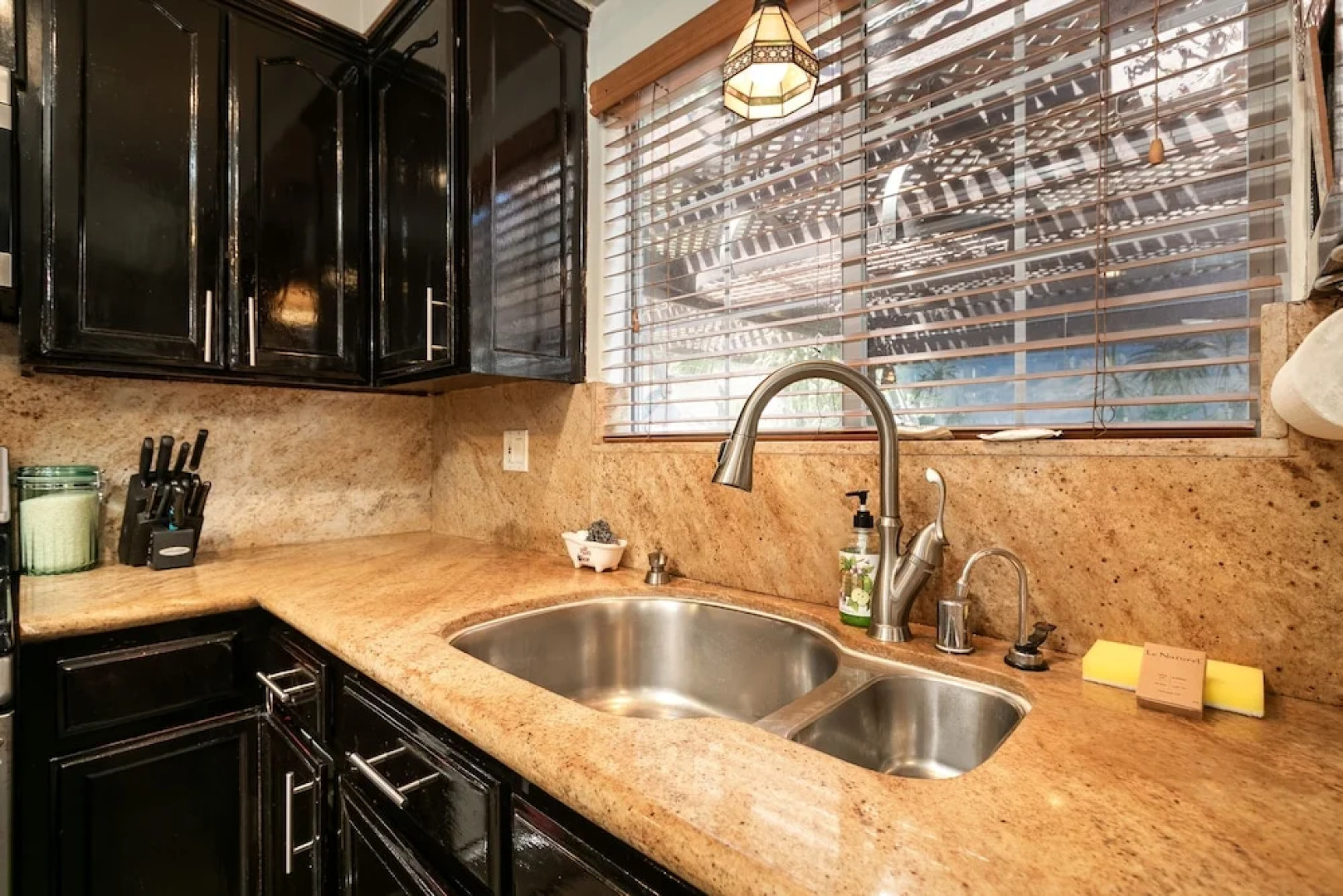 Tranquil Torrance - 1 Mile To Redondo Beach 4 Bedroom Home