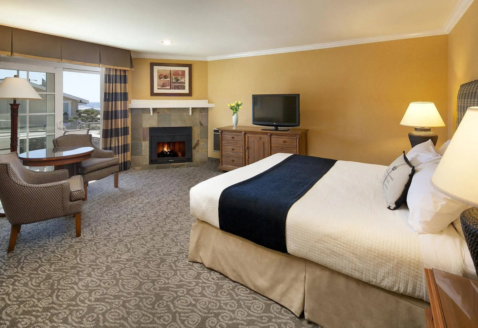 Fireside Inn on Moonstone Beach