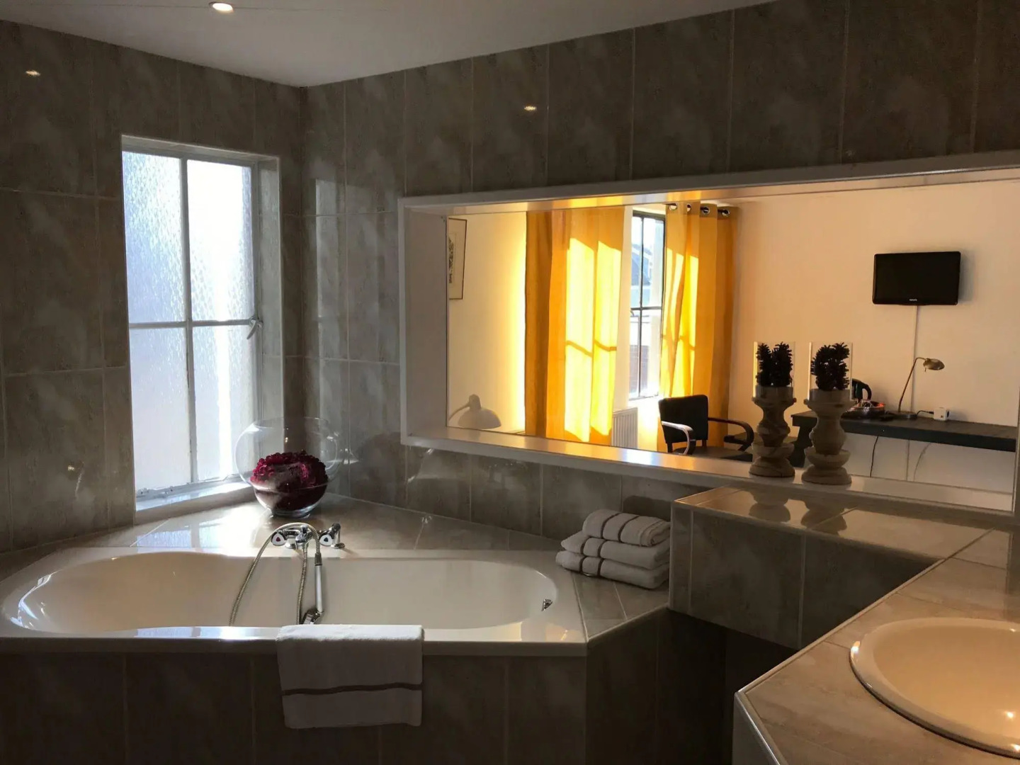 Hotel et le Café de Paris