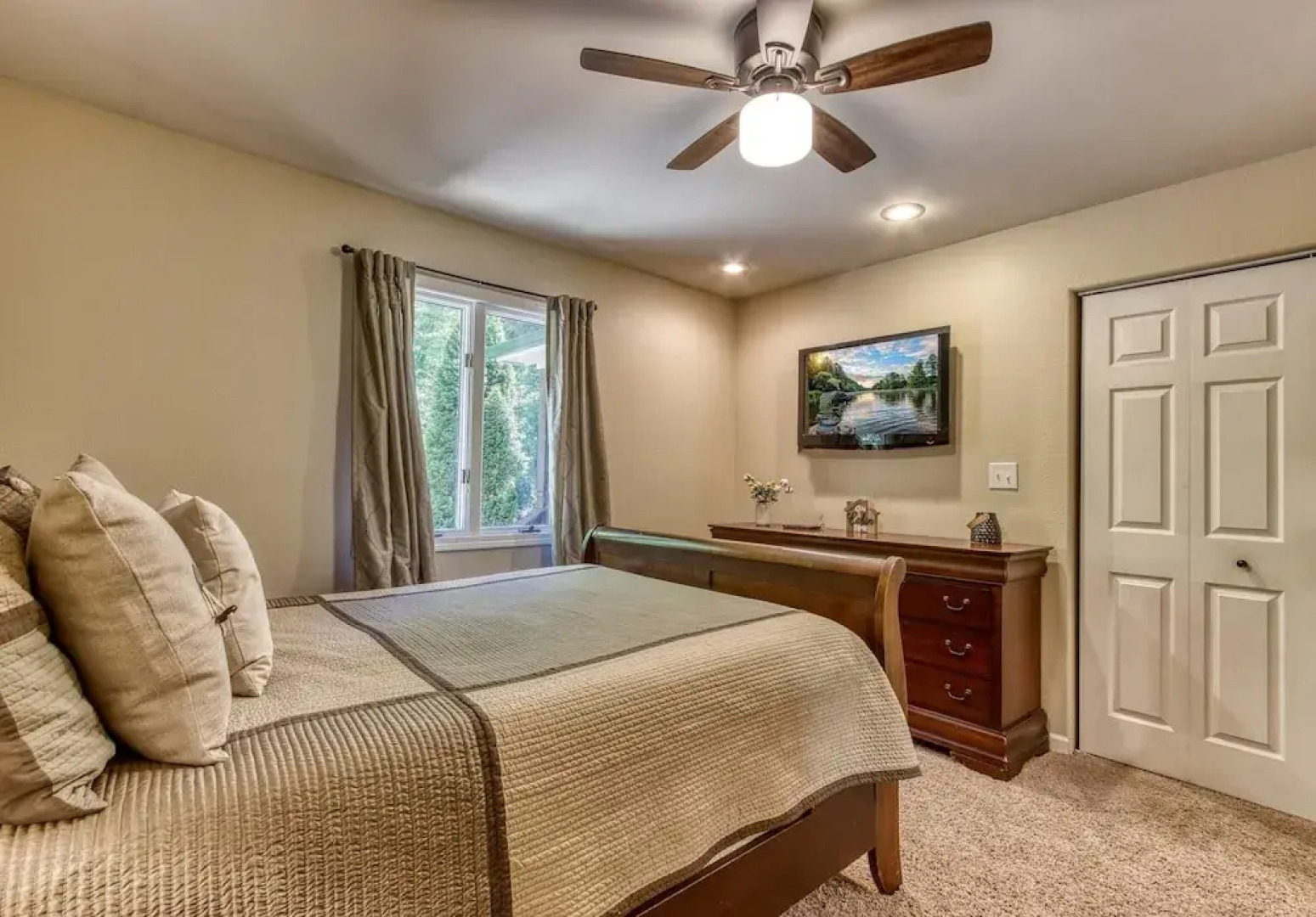 Deer & Doe by HoneyBearCabins