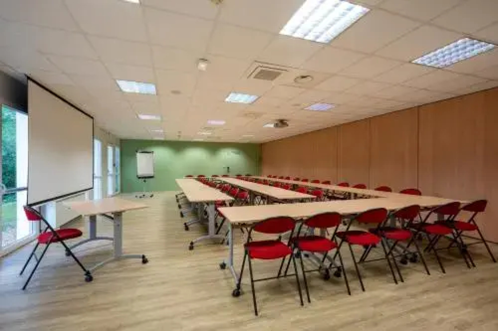 Ethic Etapes Lac De Maine