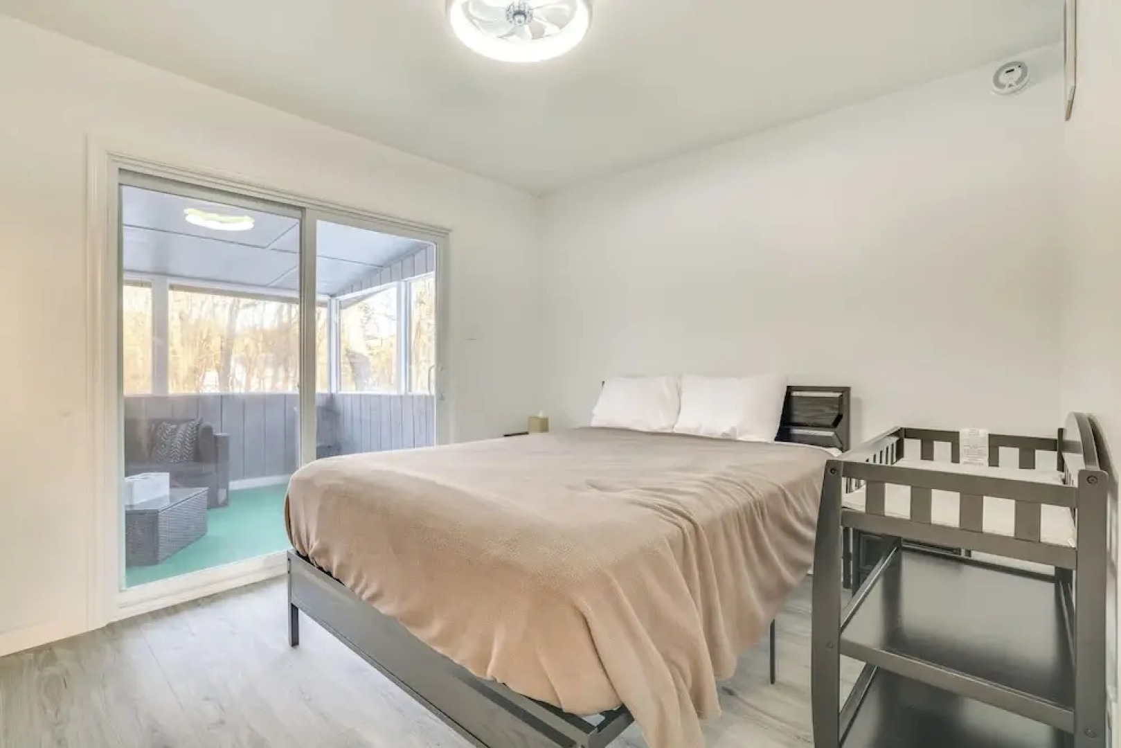 < 7 Mi to Slopes: Inviting Pocono Mtn Retreat!