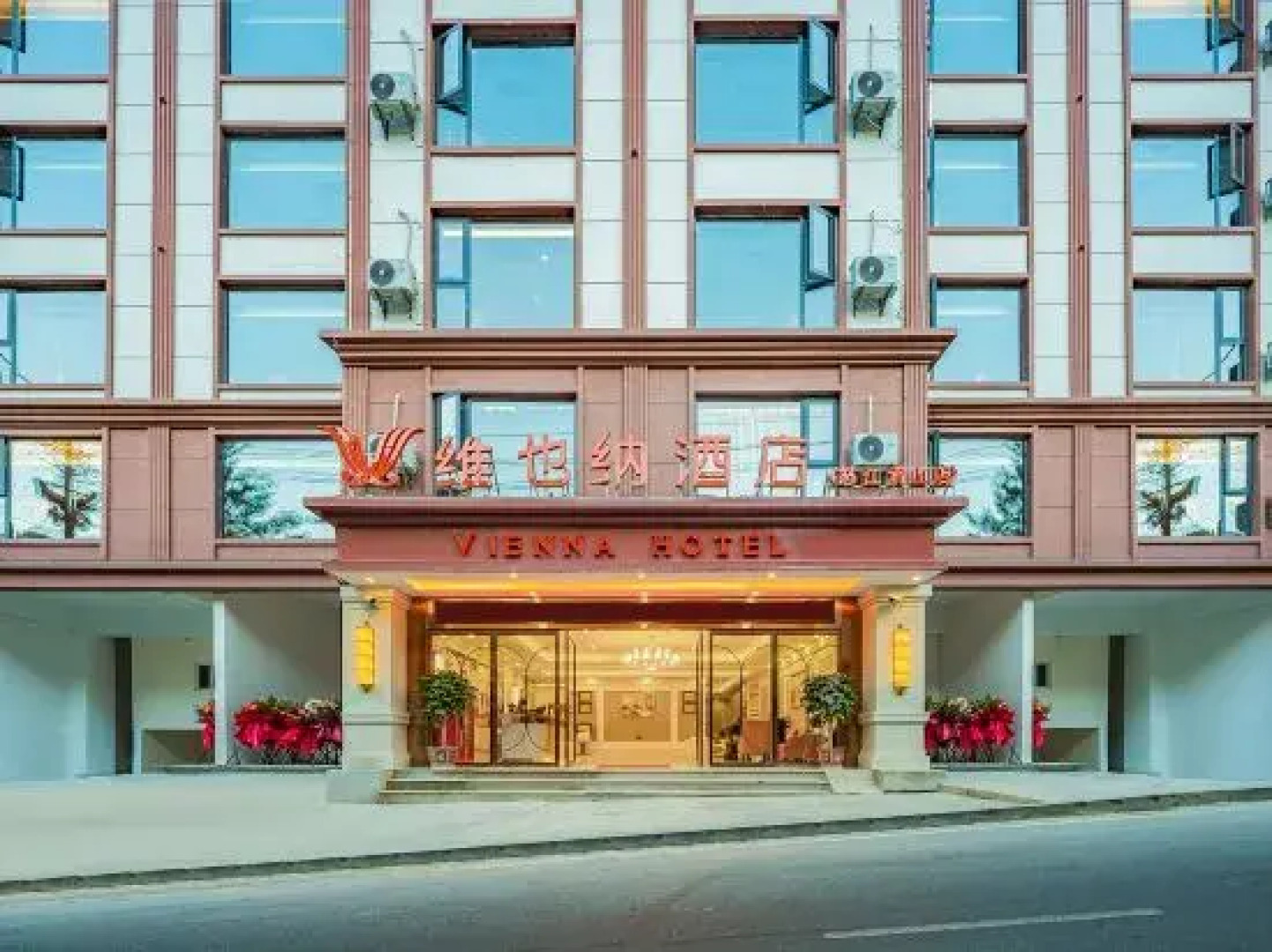Vienna Hotel（Nujiang Gongshan Store）