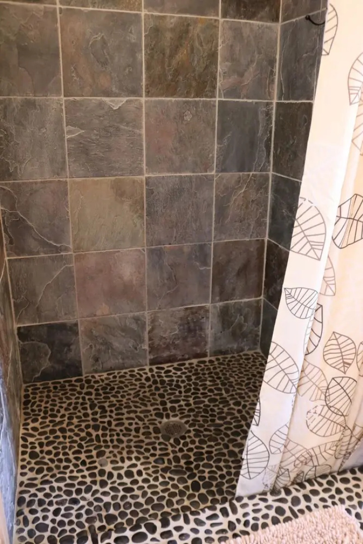 River Stone Inn & Gallery