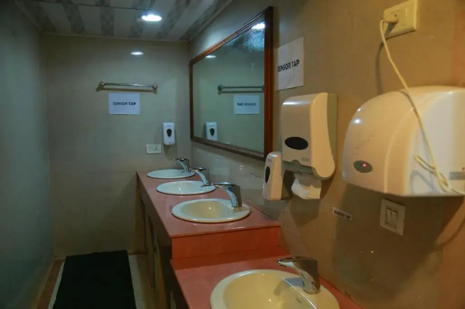 Hotel Kabani International