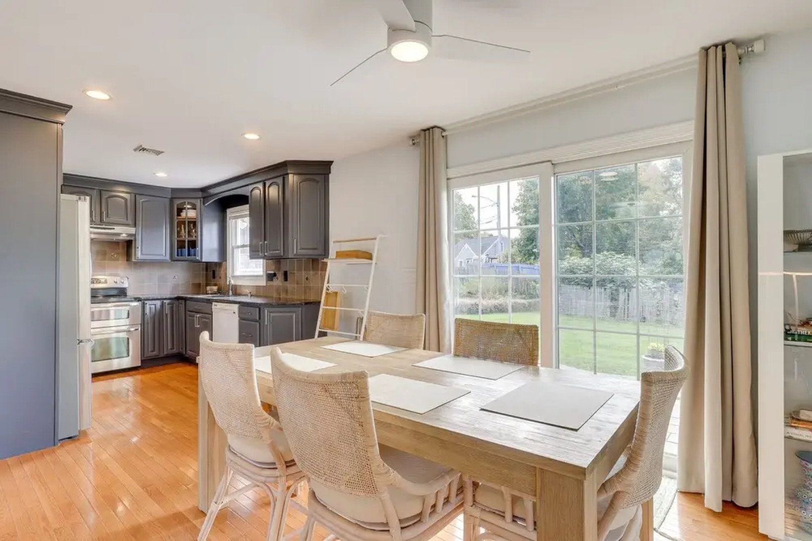 Charming West Haven Home - Walk to Beach!