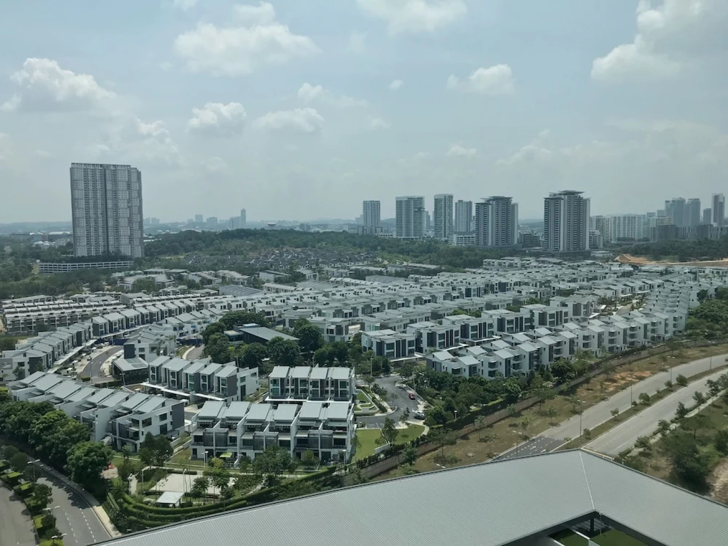 Kenwingston Square Garden by IdealHub