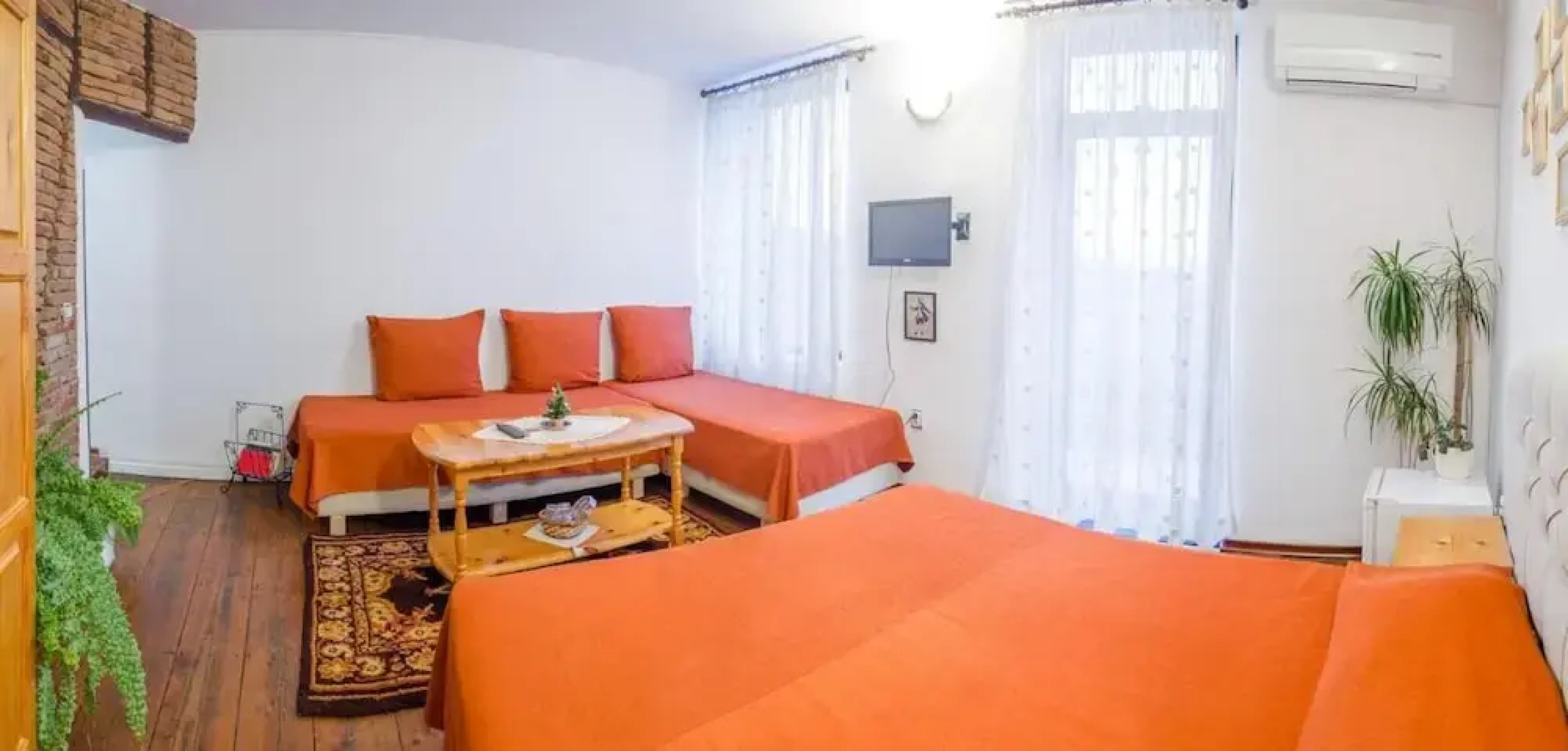 Room-charming Guest Room in Historic Vel