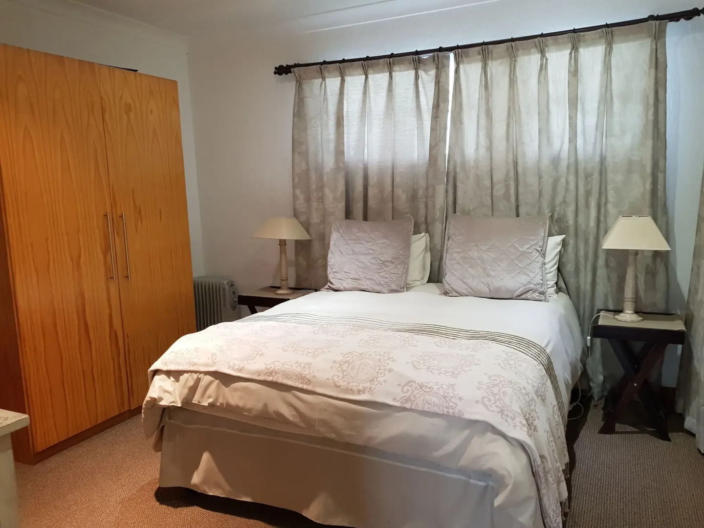 Six Valk Avenue Guest House