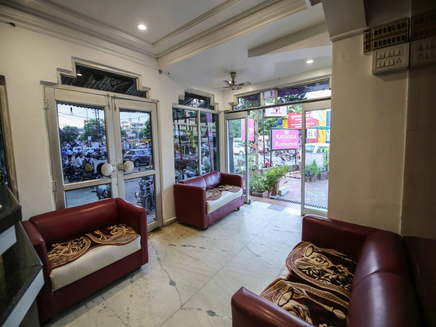 OYO 9305 Hotel Dwarika Inn