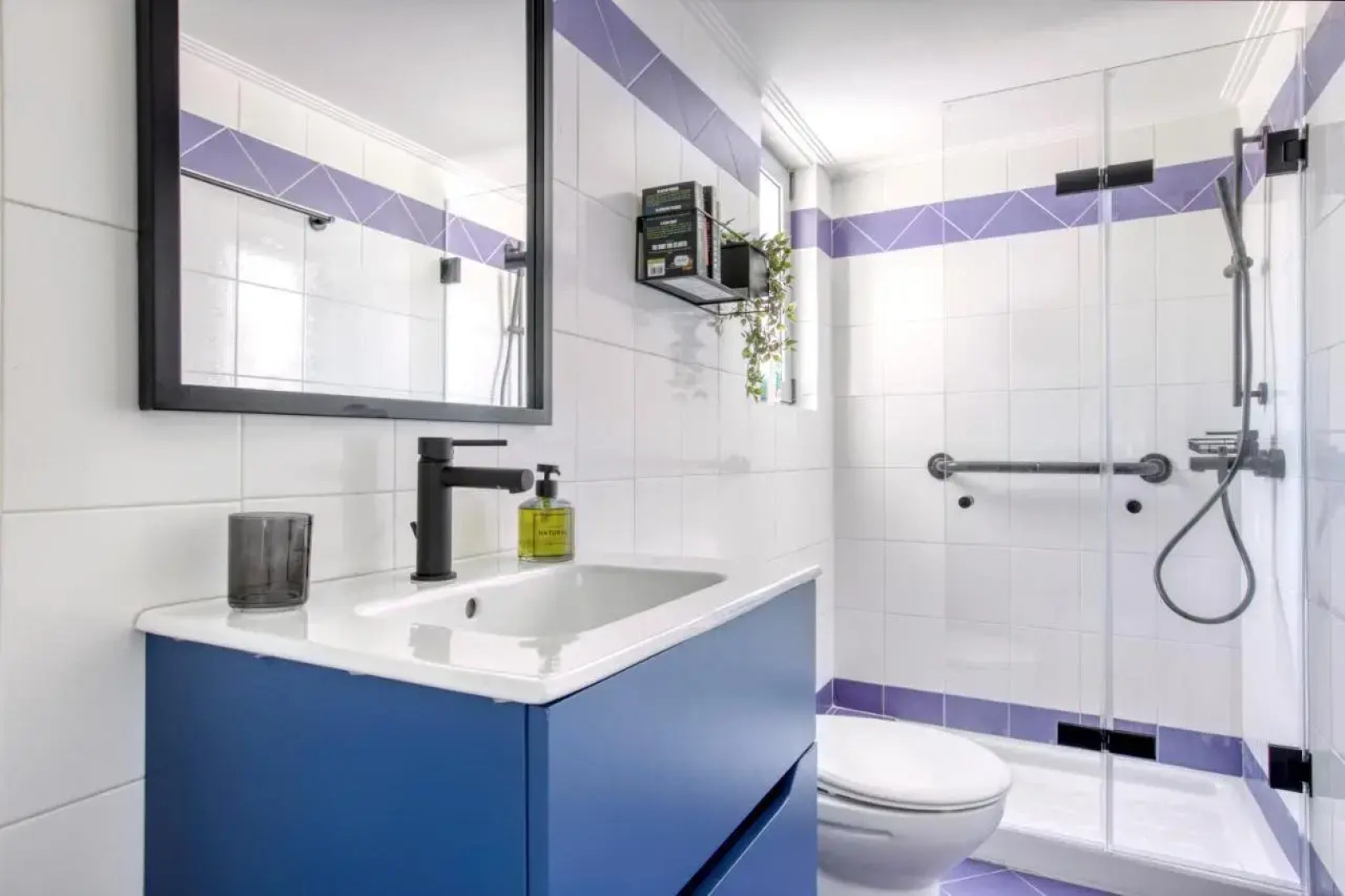 Sunny & cosy 2nd floor apt with a balcony