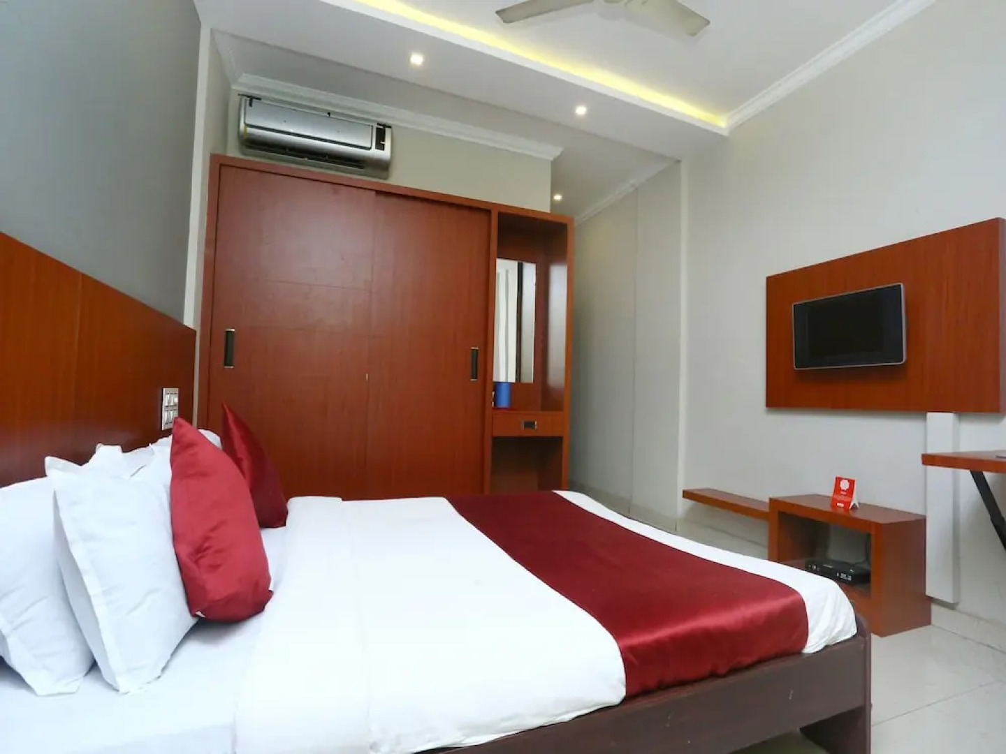 OYO 5075 Khaleej Residency