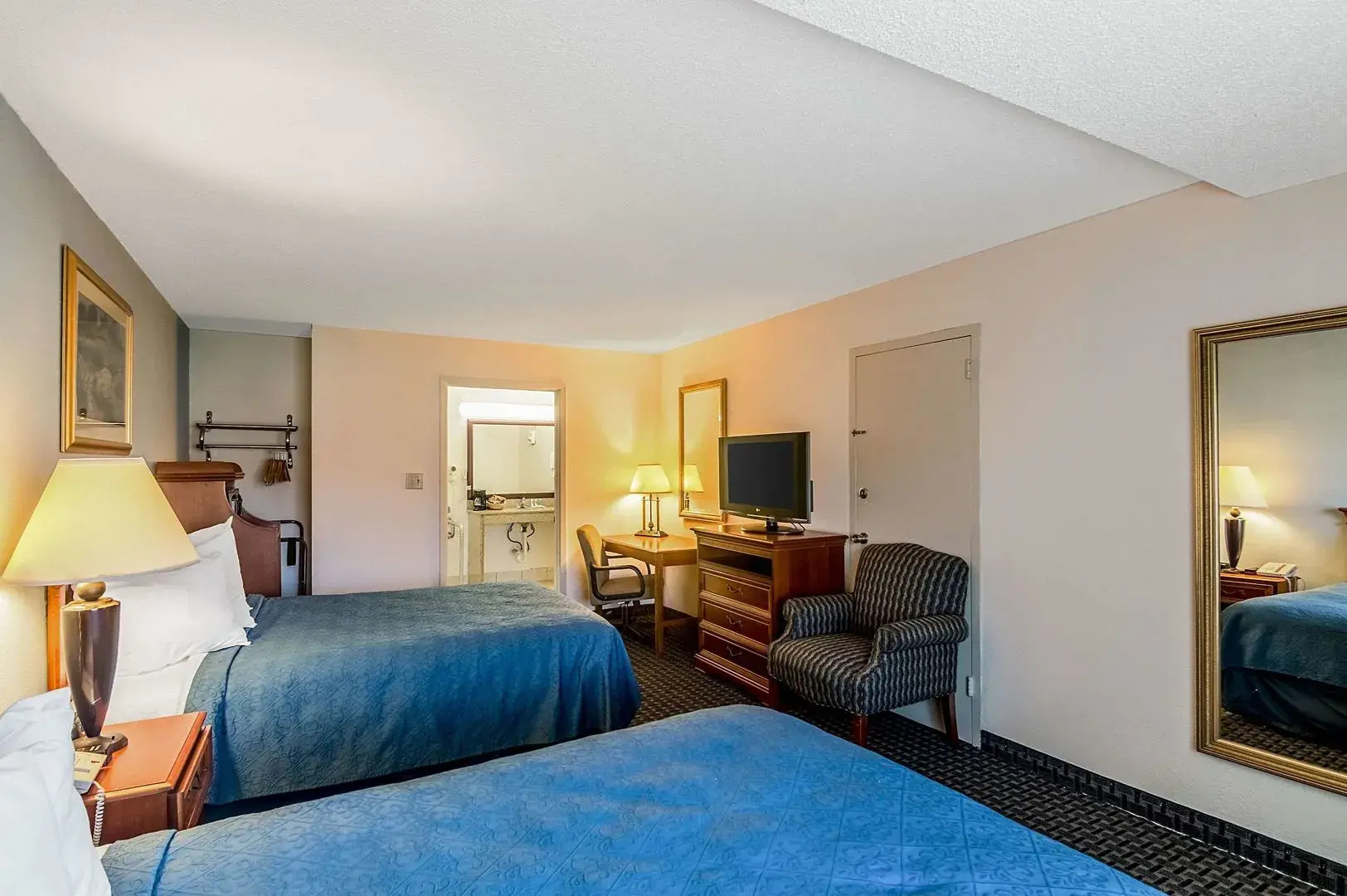 Budget Host Inn & Suites