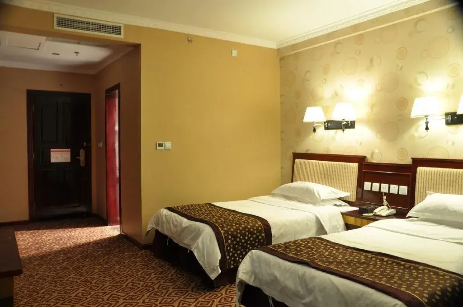 Linzhi Penglong Hotel