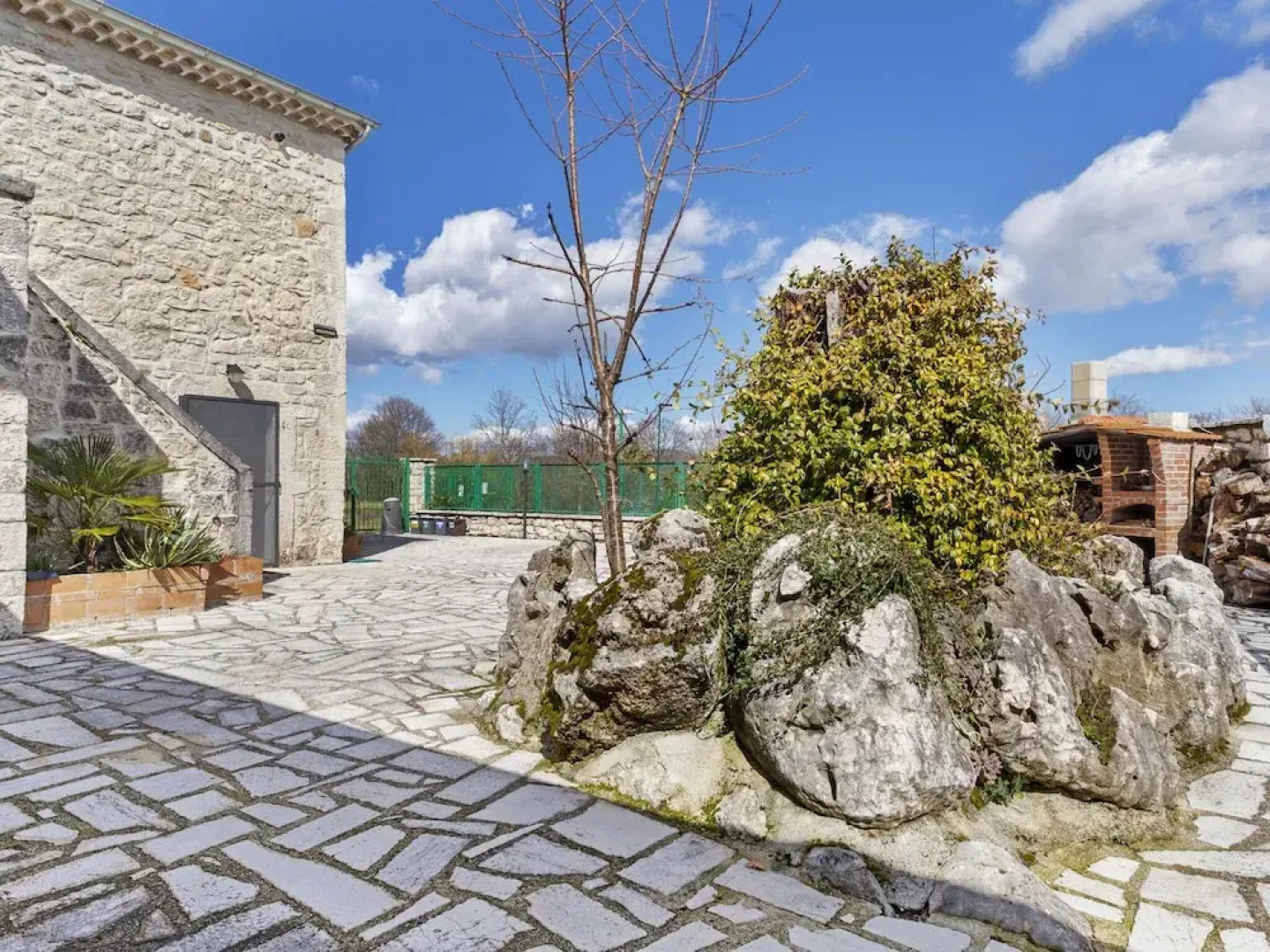 Secluded Holiday Home in Sepino With Balcony