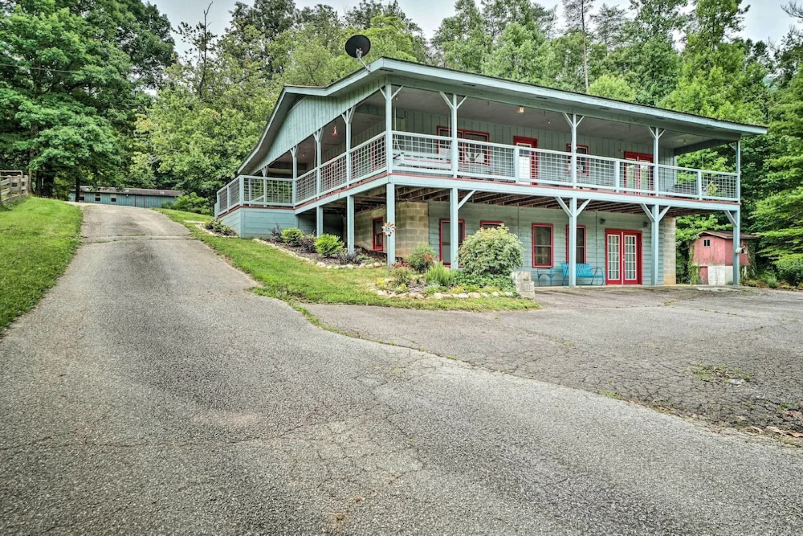 Hot Tub & Fire Pit: Pet-friendly Clayton Escape!